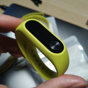 Xiaomi MI Band 2 dengan gelang baru