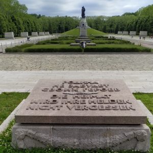 prasasti di monumen militer Soviet prasasti di monumen militer Soviet