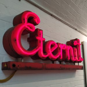 logo tulisan Eternit