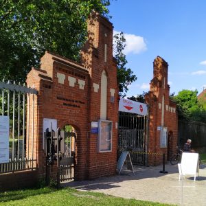 pintu masuk Botanischer Garten di Unter den Eichen