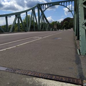 bagian tengah Jembatan Glienicker