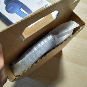 unit Sony WH-CH510 di dalam kardus