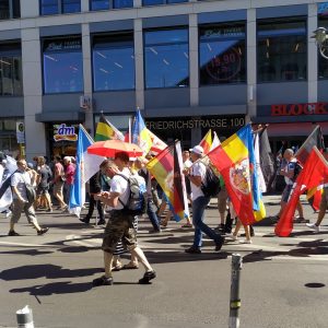 bendera beberapa negara bagian di Jerman yang dibawa saat demonstrasi