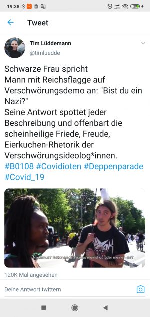 twit berisi video peserta demo membawa bendera simbol organisasi terlarang di Jerman