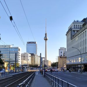 pemandangan Fernsehturm (Menara TV Berlin) setiap berangkat dan pulang kantor