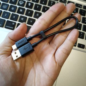 kabel USB-C dan USB-A Sony WH-CH510