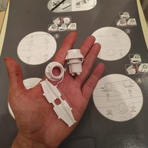 pengunci dudukan WC Poseidon Tampa yang terbuat dari plastik