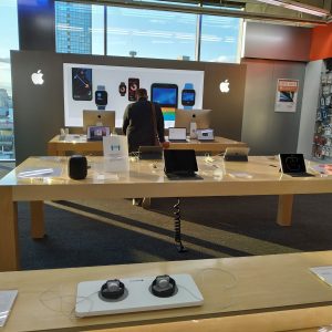 area produk Apple di Saturn Alexanderplatz
