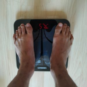 mengunakan timbangan Chwares mengunakan timbangan Chwares