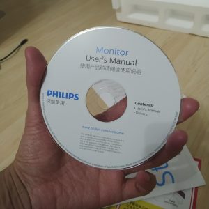 CD berisi buku petunjuk dan driver monitor Philips 245B1/00