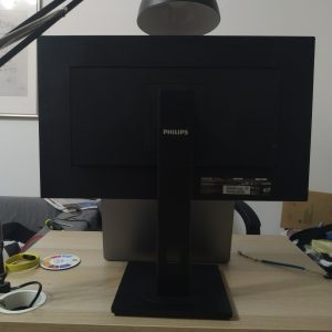 bagian belakang monitor Philips 245B1/00
