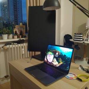 memasang monitor dengan posisi vertikal