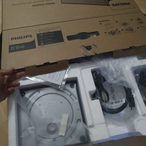 membuka kardus dengan mengikuti instruksi