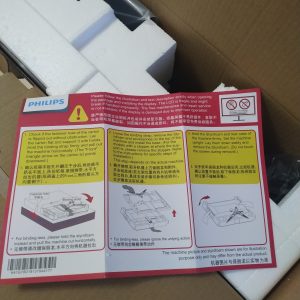 lembar berisi cara membuka kardus dan mengeluarkan monitor monitor Philips 245B1/00