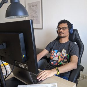 bekerja menggunakan monitor Philips 245B1/00