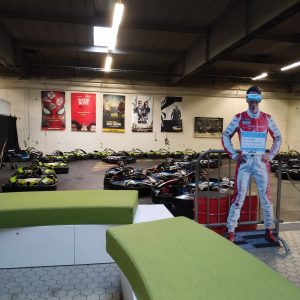 pit (tempat parkir) gokart
