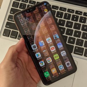 garis vertikal akibat layar rusak