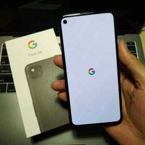 menyalakan Google Pixel 4a