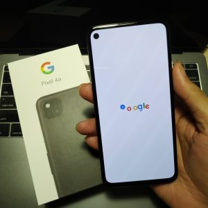 menyalakan Google Pixel 4a
