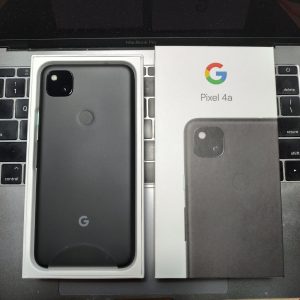 ponsel Google Pixel 4a di dalam kemasan