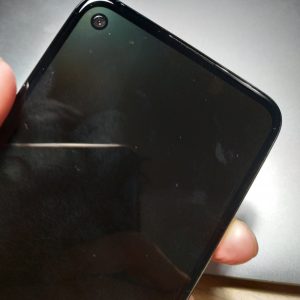 kamera depan "pin hole" Google Pixel 4a