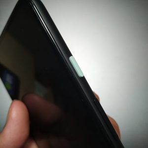 tombol power pada Google Pixel 4a