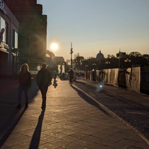 memotret melawan matahari tetap mendapatkan detail-detail obyek