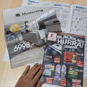 iklan yang disisipkan ke dalam koran Berliner Woche
