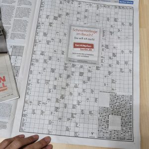 halaman teka-teki silang super besar di Berliner Woche