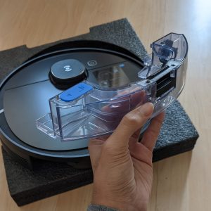 wadah air yang terpasang di bagian pantat untuk mengepel wadah air yang terpasang di bagian pantat untuk mengepel