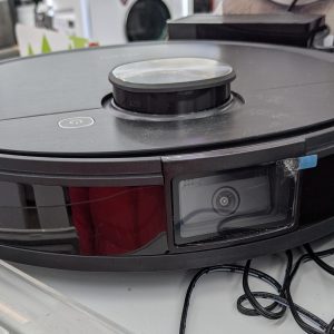 sensor LIDAR dan kamera depan pada robot pembersih Ecovacs Deebot T8 sensor LIDAR dan kamera depan pada robot pembersih Ecovacs Deebot T8