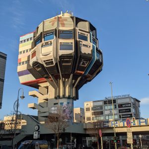menara Bierpinsel yang menjadi markas polisi pada serial Dogs of Berlin