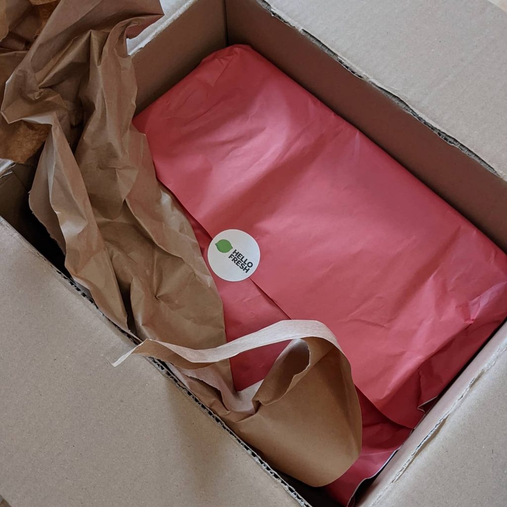 membuka paket dari HelloFresh membuka paket dari HelloFresh