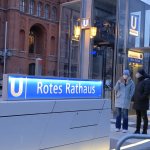 Mencoba Stasiun U-Bahn Rotes Rathaus, Berlin, Jerman