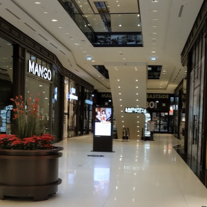 situasi Mall of Berlin yang sepi situasi Mall of Berlin yang sepi