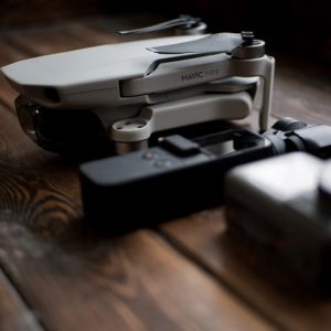 drone RTF, foto oleh Aaron Burden di Unsplash