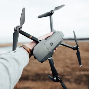 portabilitas drone, foto oleh Steven Erixon di Unsplash