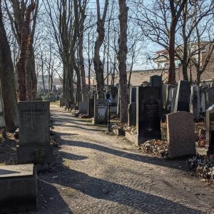 nisan berjajar rapih di Makam Yahudi Weißensee nisan berjajar rapih di Makam Yahudi Weißensee