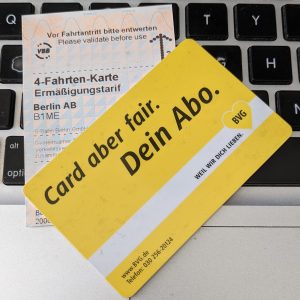 tiket kertas dan kartu tiket berlangganan BVG tiket kertas dan kartu tiket berlangganan BVG