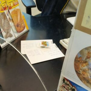 kartu pos yang dikirim dari kantor pos di Praha, Republik Ceko