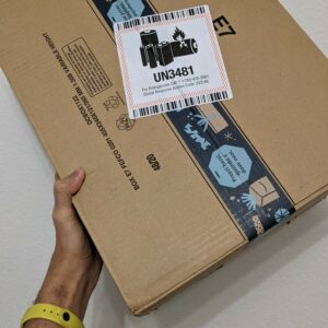 paket berisi gawai yang siap diulas paket berisi gawai yang siap diulas