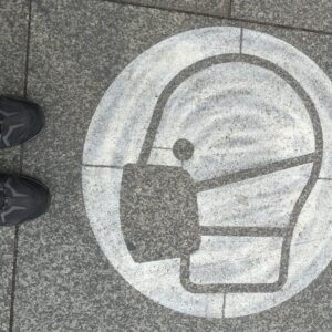 tanda area wajib menggunakan masker di Hackescher Markt tanda area wajib menggunakan masker di Hackescher Markt