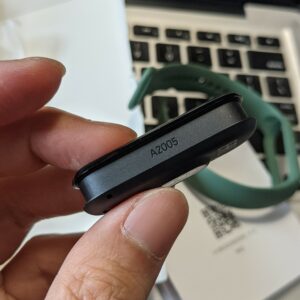 nomor model perangkat tertulis di samping nomor model perangkat tertulis di samping