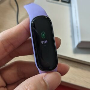 mengisi daya Amazfit Band 5 mengisi daya Amazfit Band 5