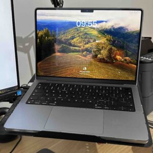 MacBook Pro M1 Pro milik kantor