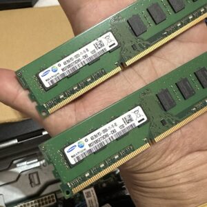 memori RAM Samsung berkapasitas masing-masing 4GB bawaan memori RAM Samsung berkapasitas masing-masing 4GB bawaan