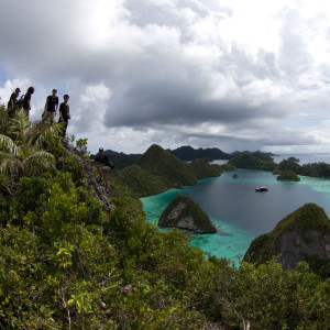 pemandangan puncak Wayag