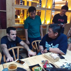 Hugo Barra berdiskusi dengan hadirin