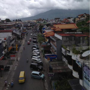 Jl. Ahmad Yani, Kampung Cina, dilihat dari Jembatan Limpapeh