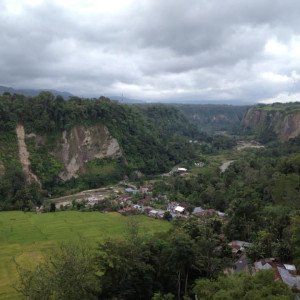 Ngarai Sianok dari pos pengamatan Taman Panorama